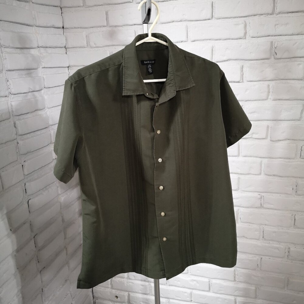 Van Heusen Men's Size Large (16-16 1/2) Army Green Loose Fit Shirt